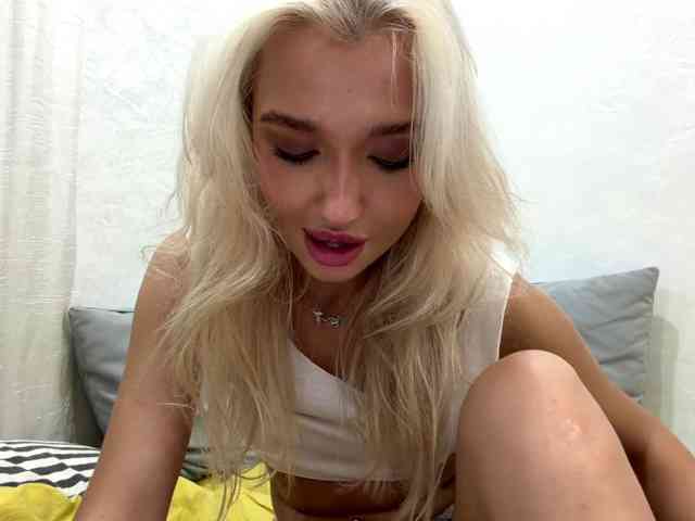 GloriaMurchik live female cam on bongacams