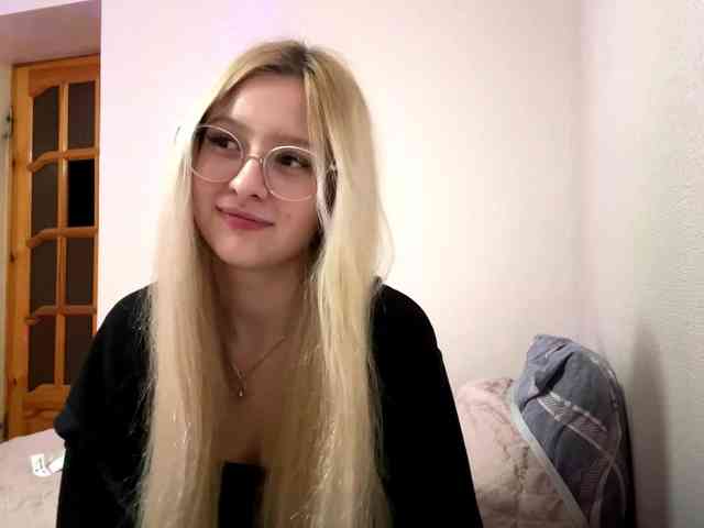 CharlotteMurchik webcam