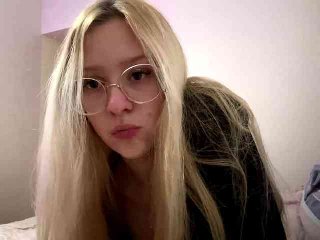 CharlotteMurchik webcam