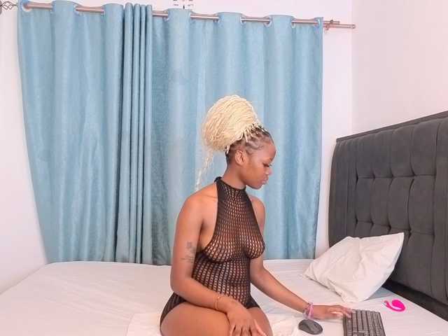 Sexxxy-Love live cam on BongaCams