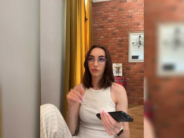 LolaQueena webcam