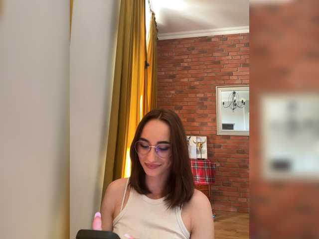 LolaQueena webcam