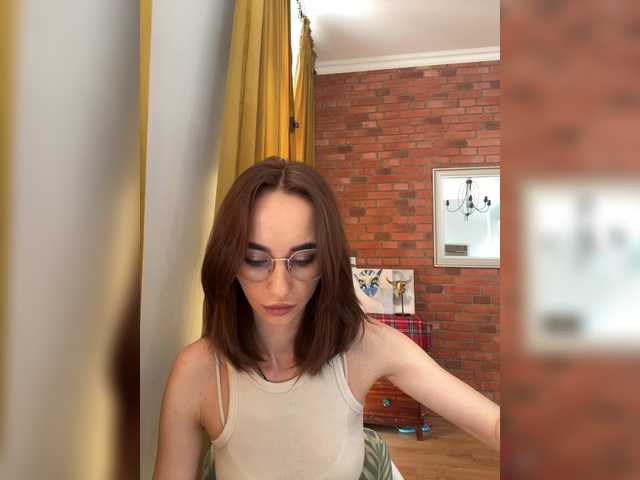 LolaQueena webcam