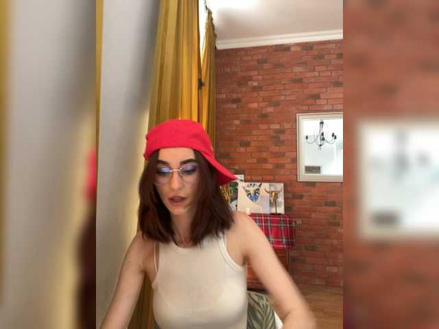 LolaQueena webcam
