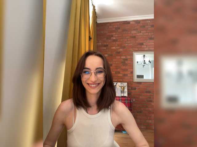 LolaQueena webcam