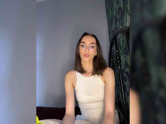 LolaQueena webcam