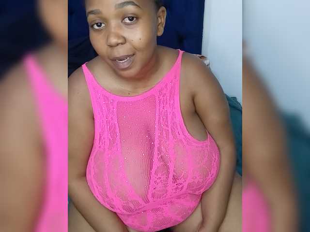 CurvyAmara24 live cam on BongaCams