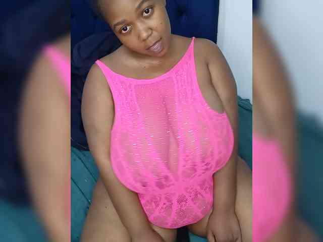 CurvyAmara24