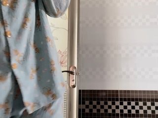 Warm-nuan Porn Show