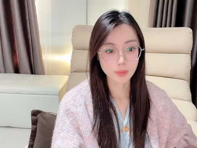 Warm-nuan live cam on BongaCams