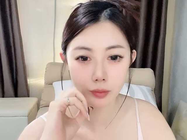 Warm-nuan live cam on BongaCams