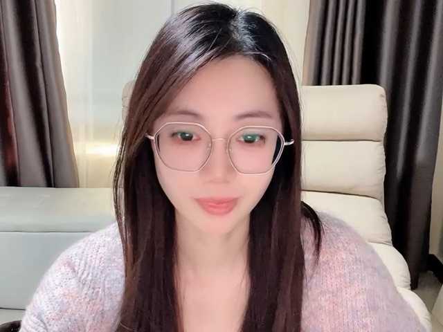 Warm-nuan live cam on BongaCams