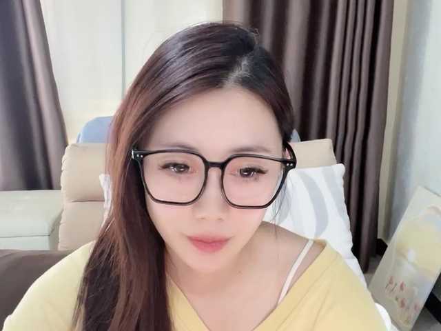 Warm-nuan live cam on BongaCams