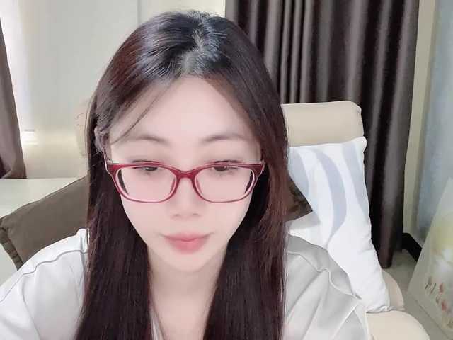 Warm-nuan live cam on BongaCams