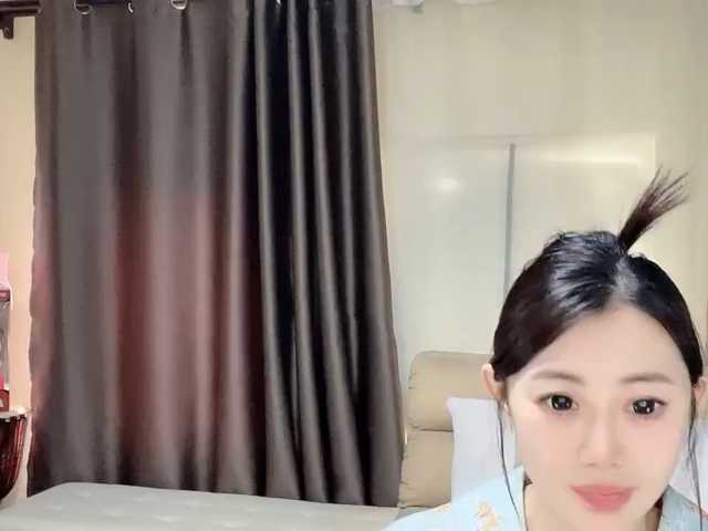 Warm-nuan, live now on BongaCams