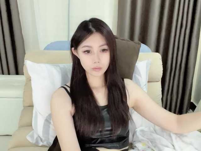Warm-nuan live cam on BongaCams