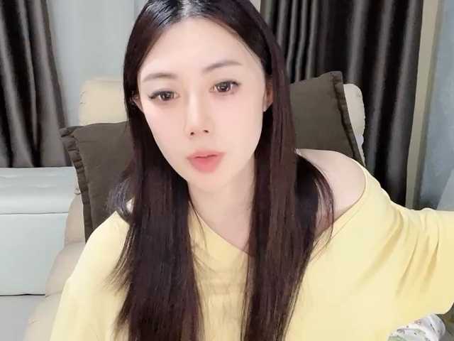 Warm-nuan live cam on BongaCams