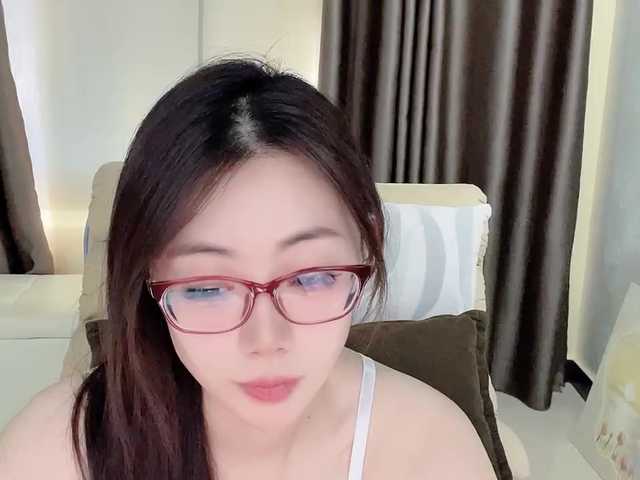 Warm-nuan — live female cam