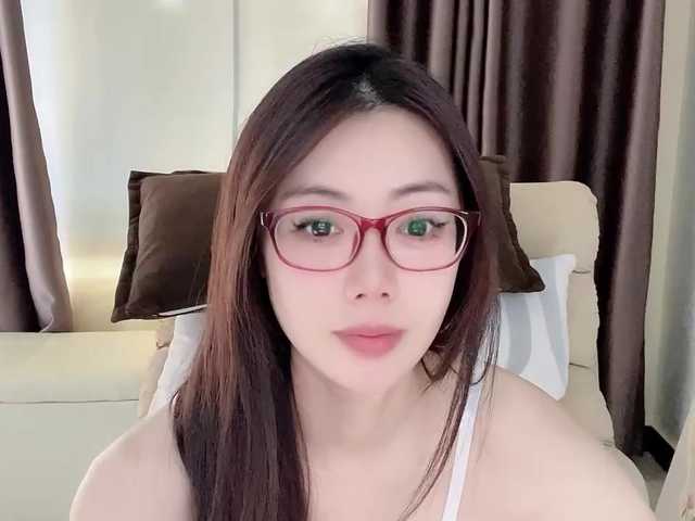 Warm-nuan — live female cam
