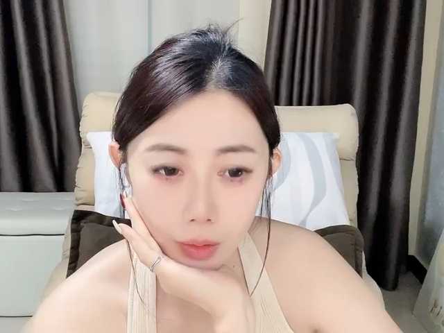 Warm-nuan live cam on BongaCams