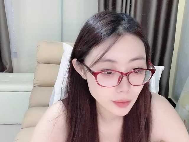 Warm-nuan live cam on BongaCams