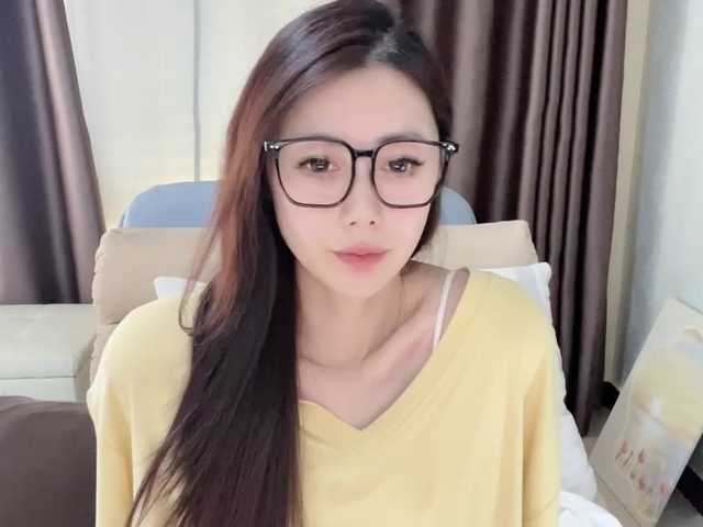Warm-nuan live cam on BongaCams