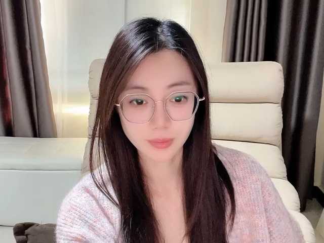 Warm-nuan live cam on BongaCams