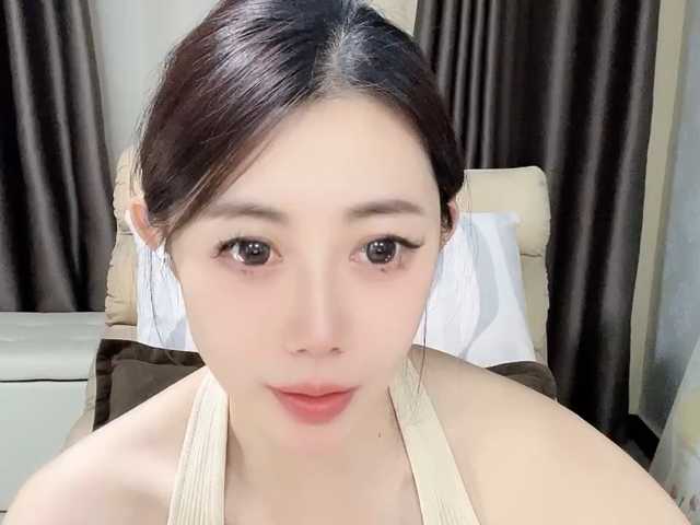 Warm-nuan live cam on BongaCams