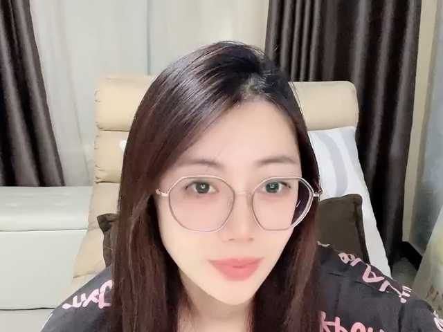 Warm-nuan live cam on BongaCams