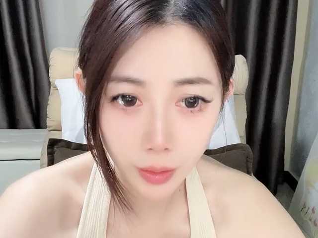 Warm-nuan live cam on BongaCams