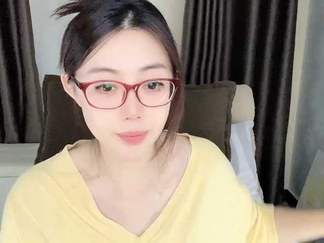Warm-nuan live cam on BongaCams