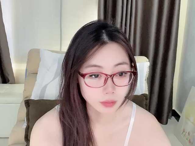 Warm-nuan — live female cam
