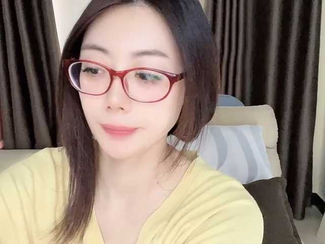 Warm-nuan live cam on BongaCams