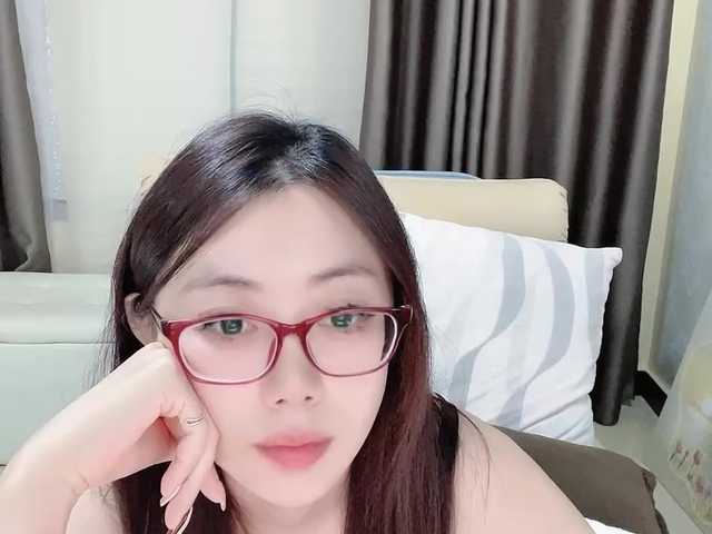Chat with Warm-nuan live cam