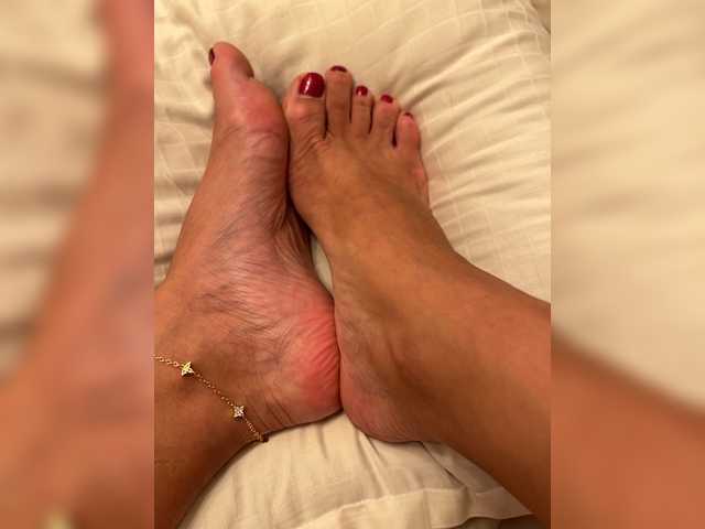 FootCandyLux live cam on BongaCams