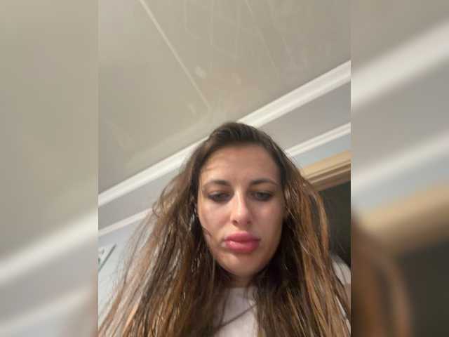 AlishaGold webcam