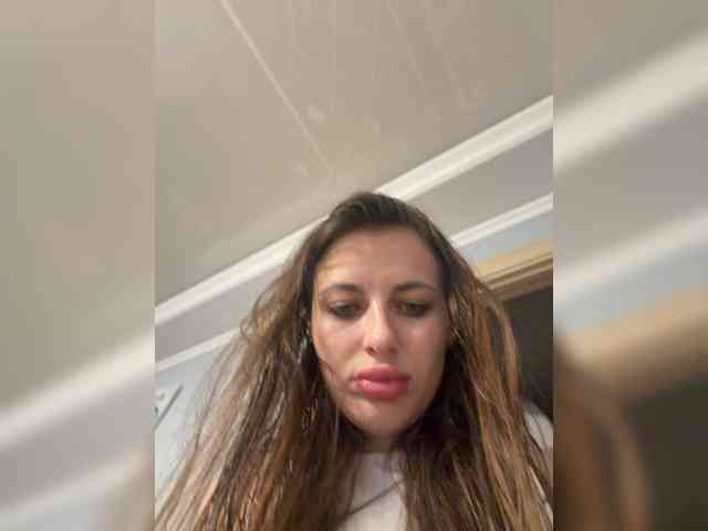 AlishaGold webcam