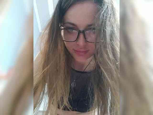 AlishaGold webcam