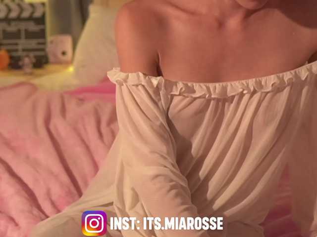 MiaRosee live cam on BongaCams