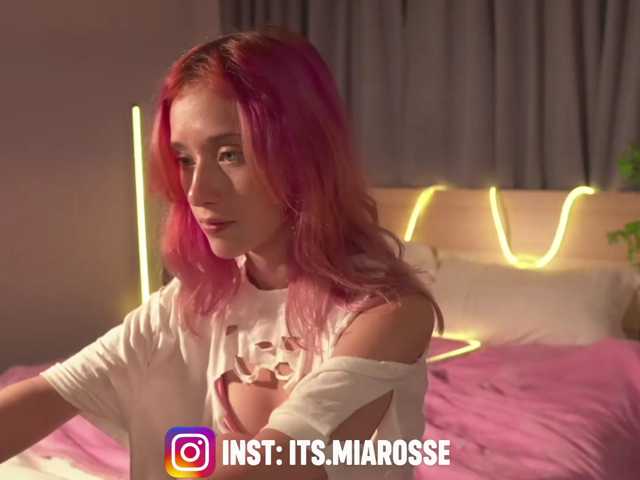 MiaRosee live cam on BongaCams