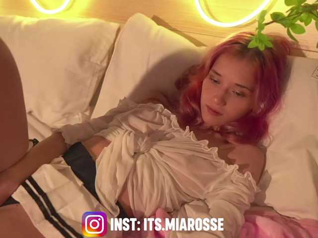 MiaRosee live cam on BongaCams