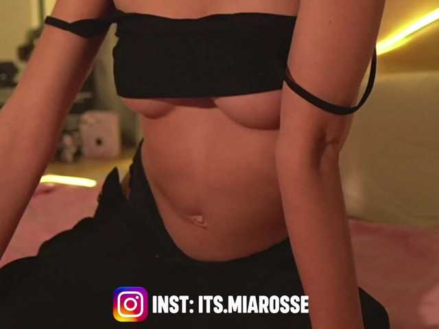 MiaRosee live cam on BongaCams