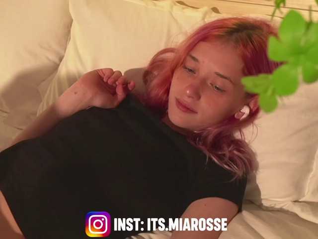 MiaRosee live cam on BongaCams