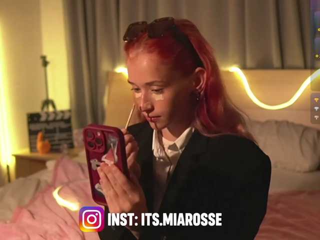 MiaRosee live cam on BongaCams