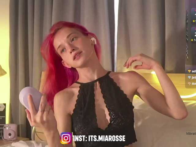 MiaRosee live cam on BongaCams