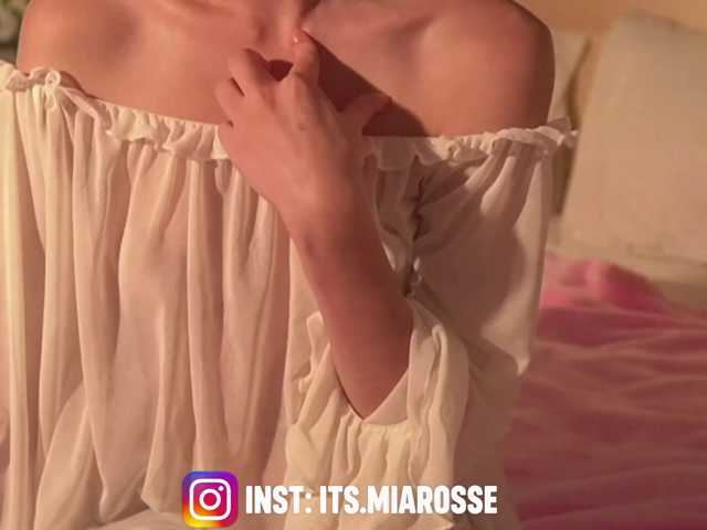 MiaRosee live cam on BongaCams