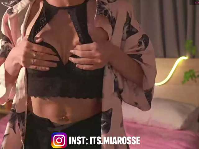 MiaRosee live cam on BongaCams