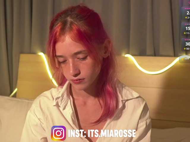 MiaRosee live cam on BongaCams