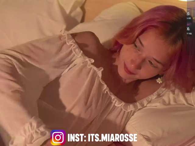 MiaRosee live cam on BongaCams