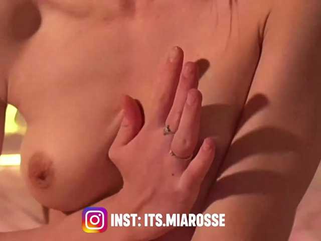 MiaRosee live cam on BongaCams